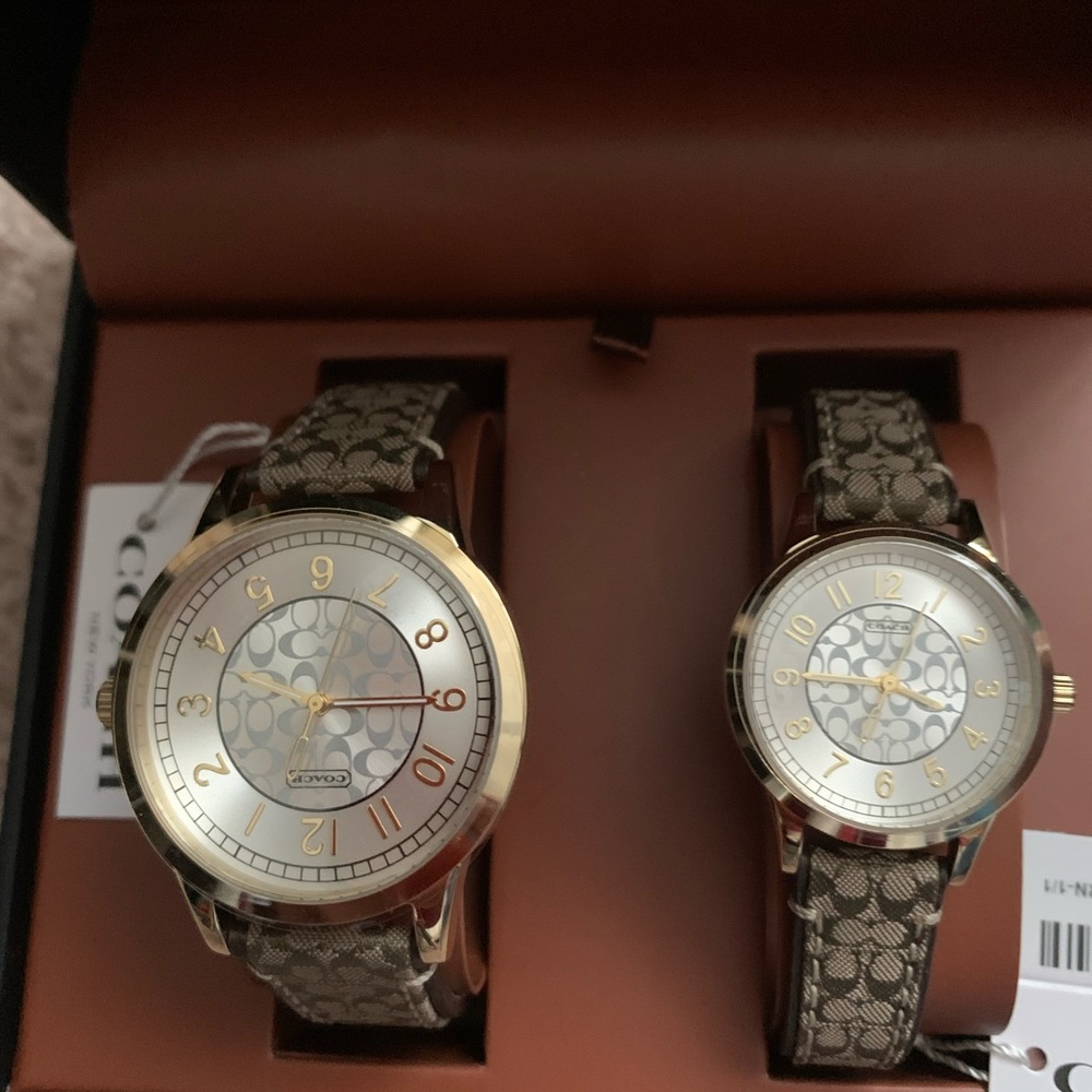 🎉SOLD🎉COACH adorable monogram couple watches🎉🎉 - Picture 3 of 7